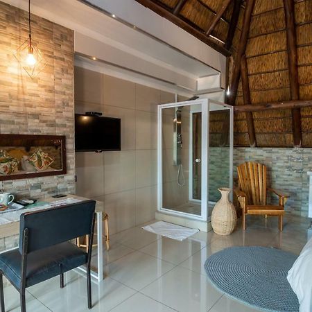 Lala Dene Lodge Bloemfontein Buitenkant foto