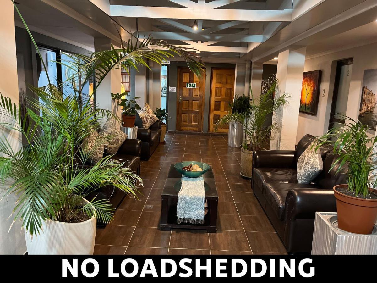 Lala Dene Lodge Bloemfontein Buitenkant foto