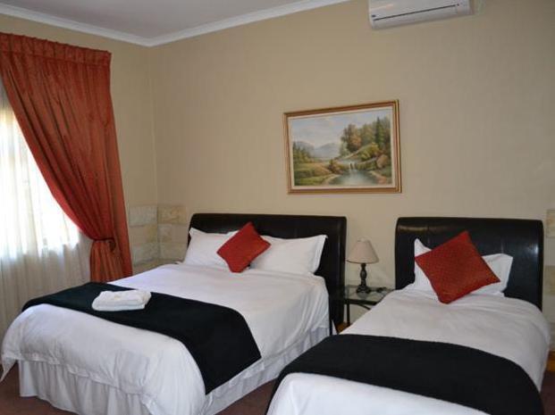 Lala Dene Lodge Bloemfontein Buitenkant foto