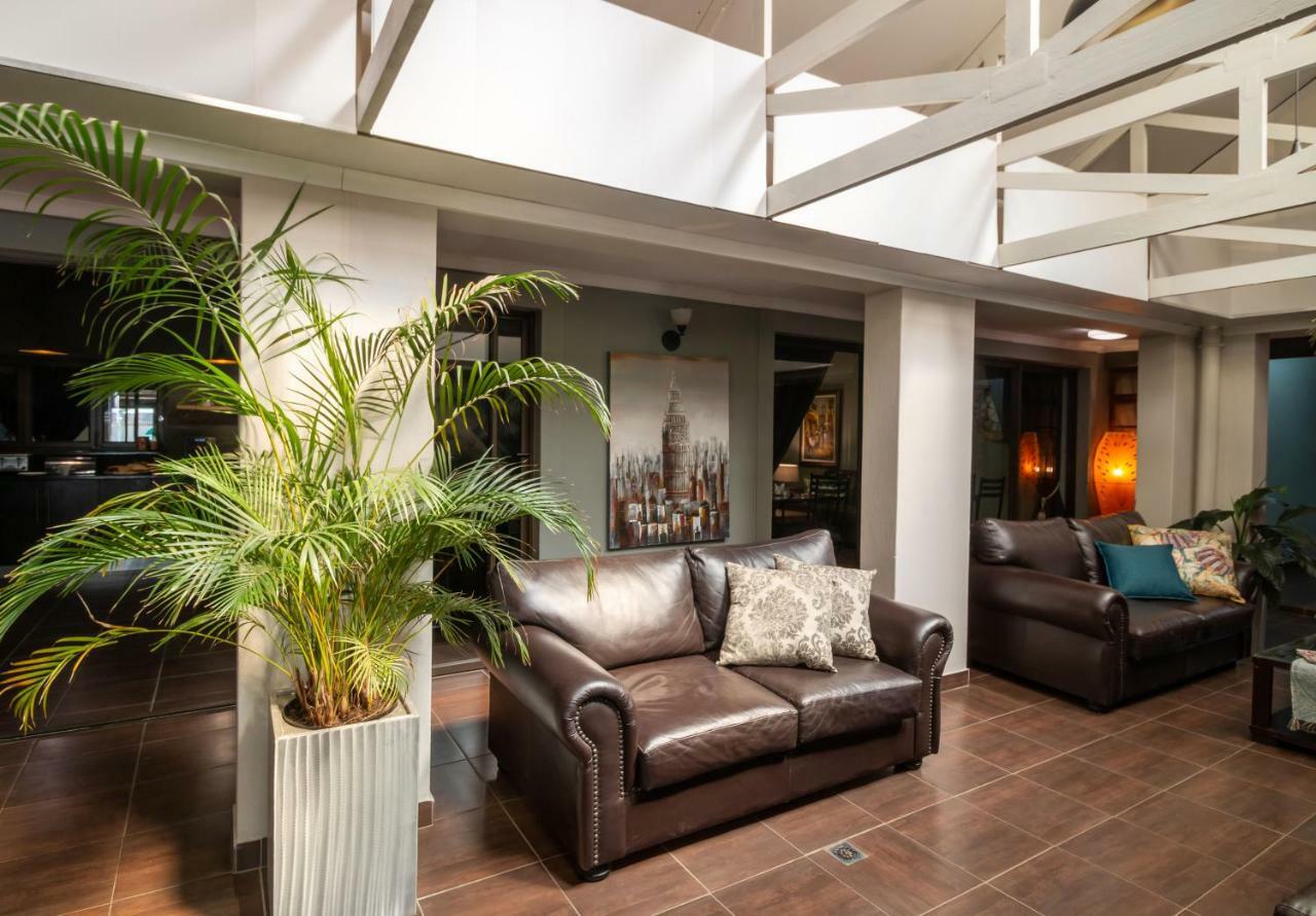 Lala Dene Lodge Bloemfontein Buitenkant foto