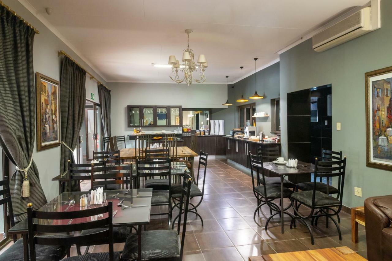 Lala Dene Lodge Bloemfontein Buitenkant foto