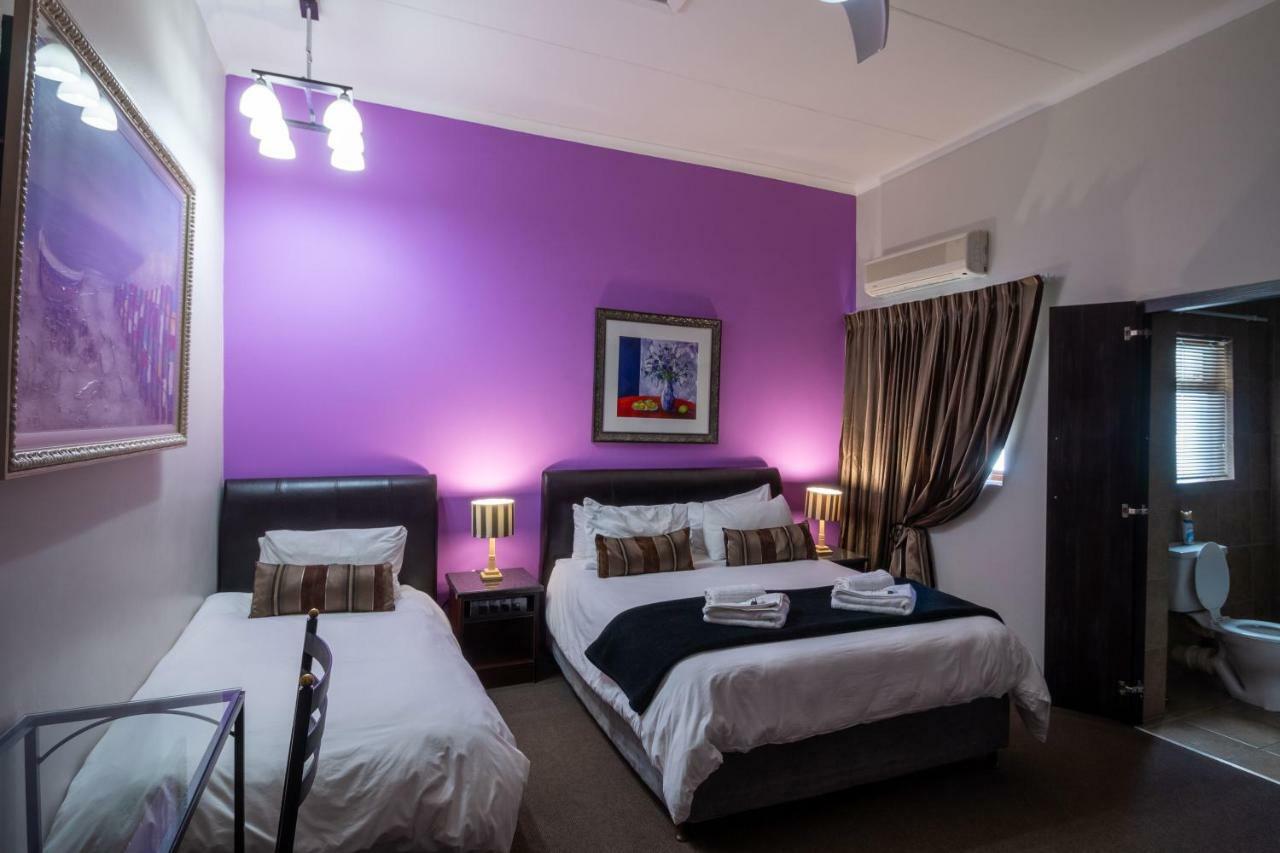 Lala Dene Lodge Bloemfontein Buitenkant foto