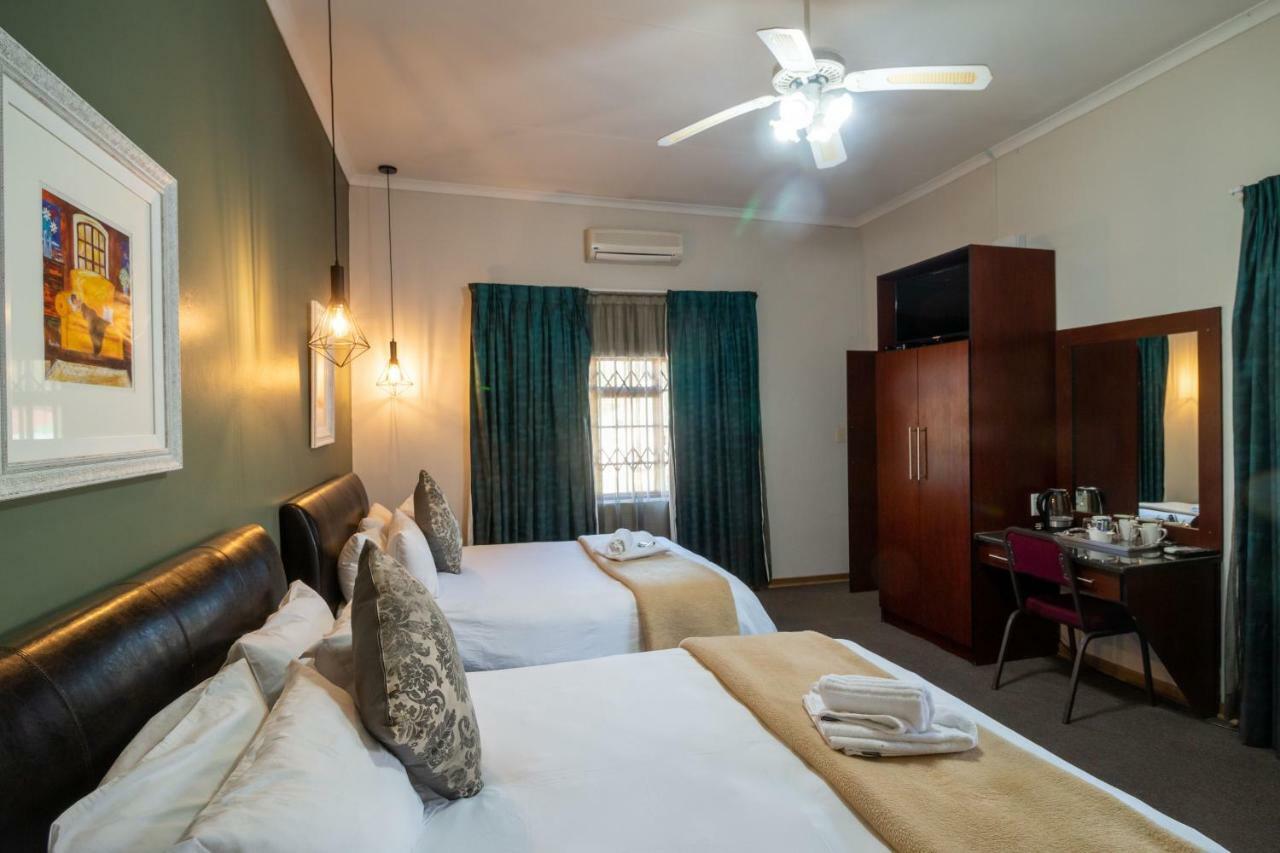 Lala Dene Lodge Bloemfontein Buitenkant foto