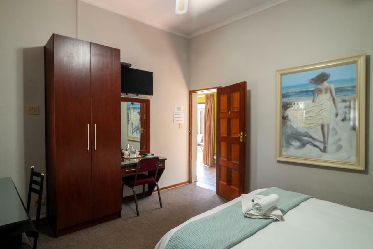 Lala Dene Lodge Bloemfontein Buitenkant foto
