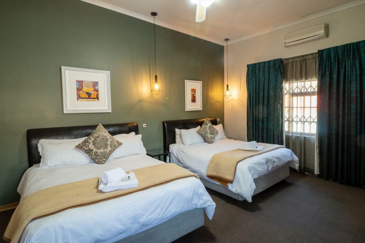Lala Dene Lodge Bloemfontein Buitenkant foto