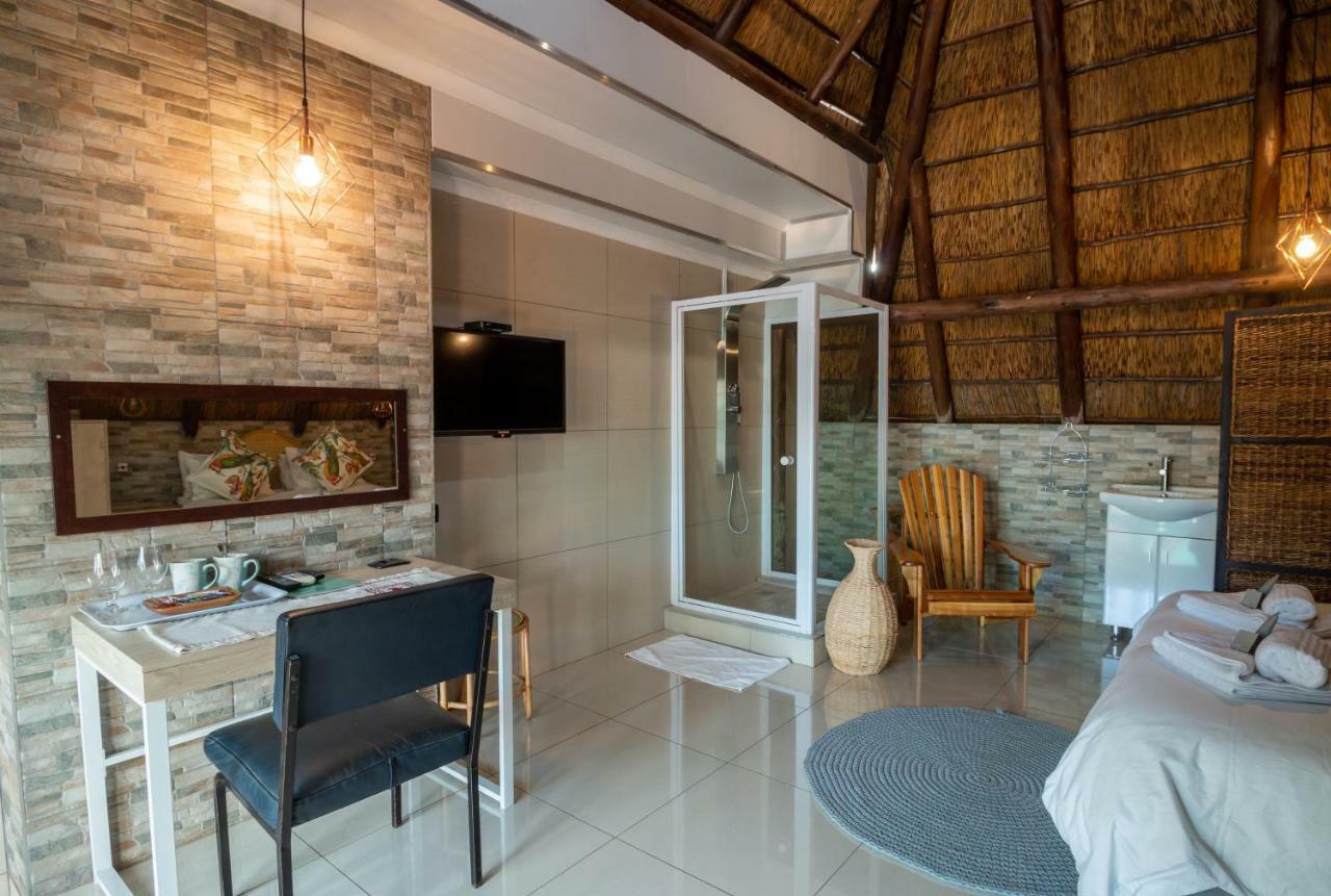 Lala Dene Lodge Bloemfontein Buitenkant foto