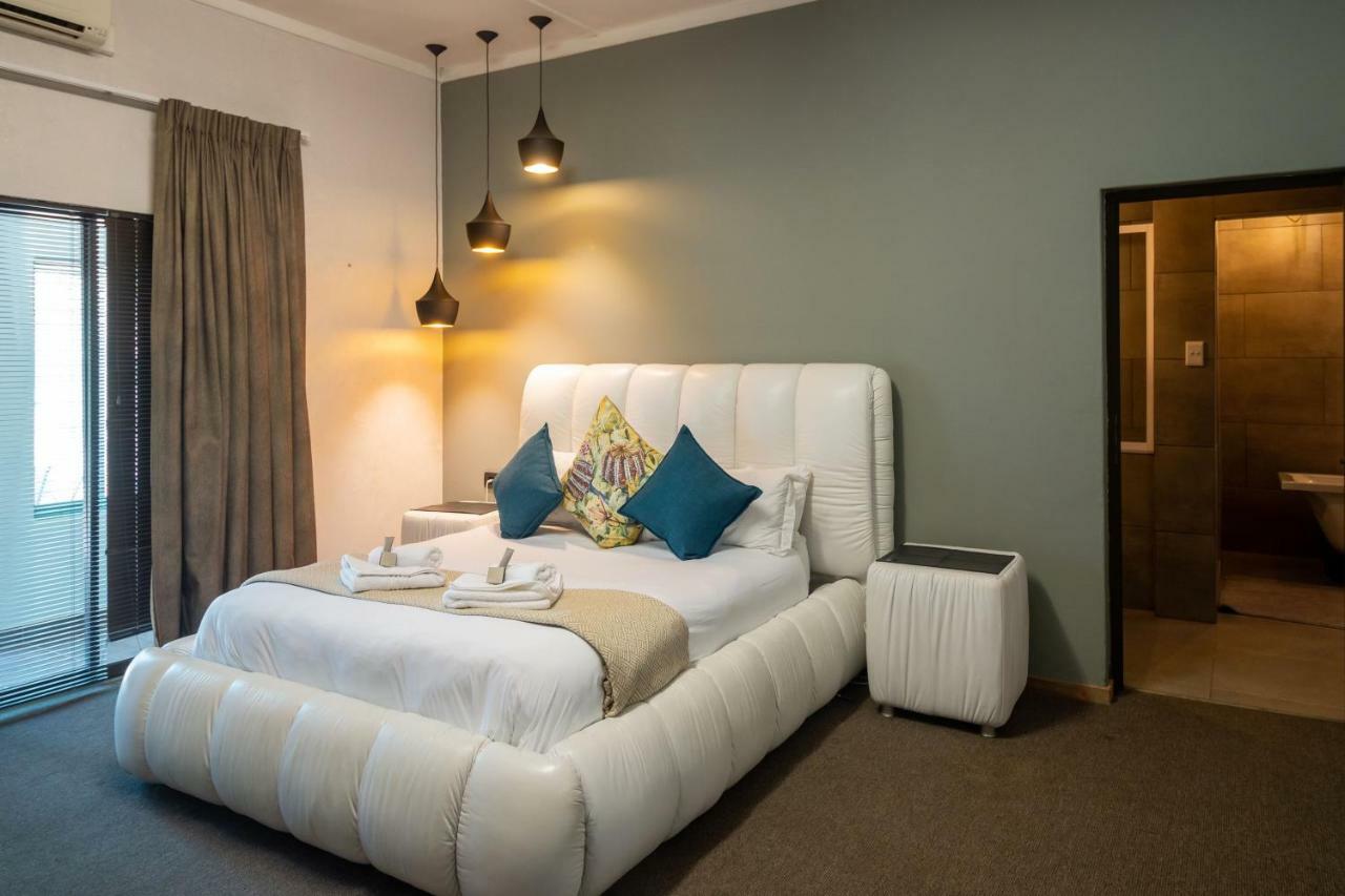 Lala Dene Lodge Bloemfontein Buitenkant foto