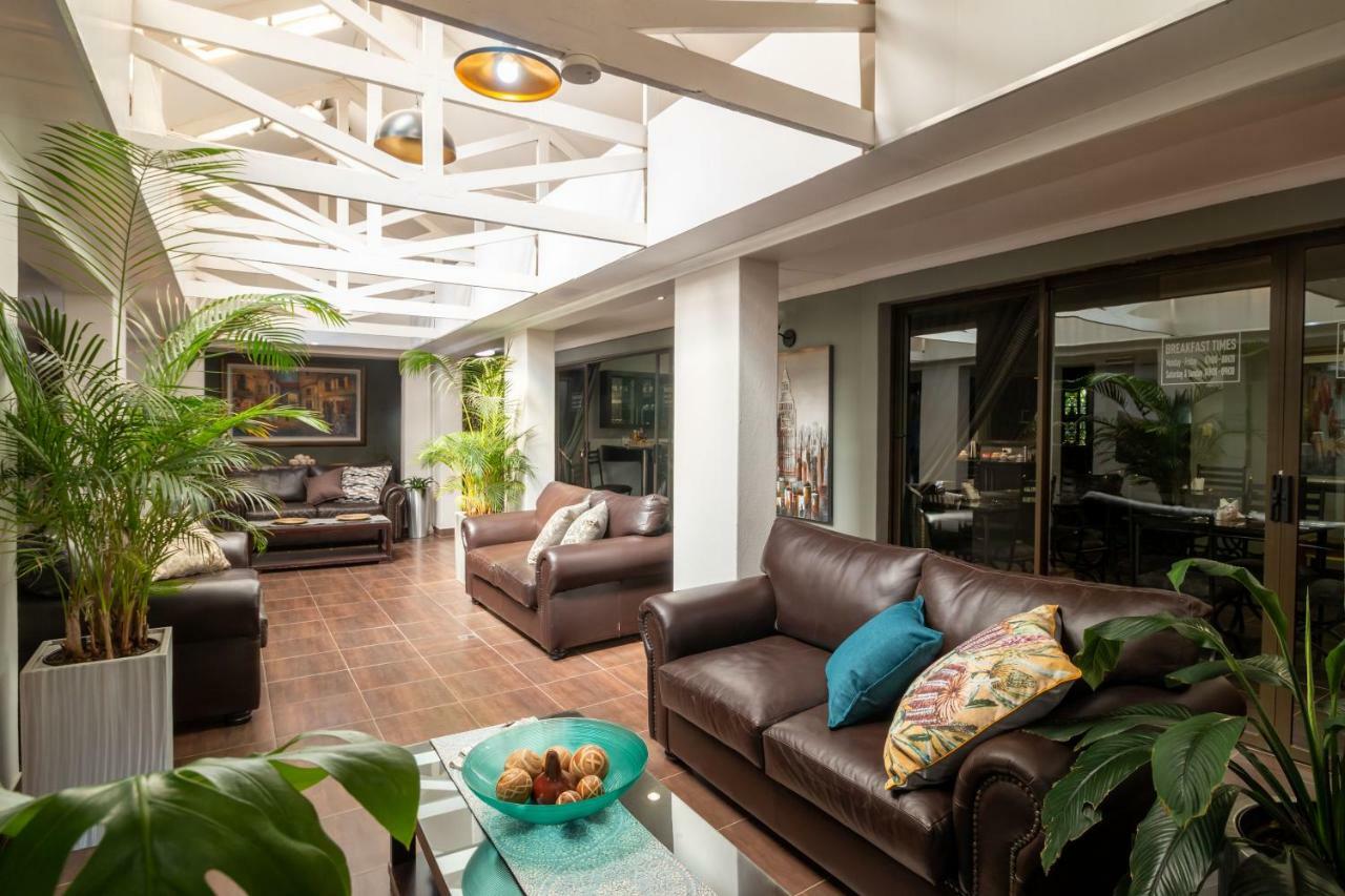 Lala Dene Lodge Bloemfontein Buitenkant foto